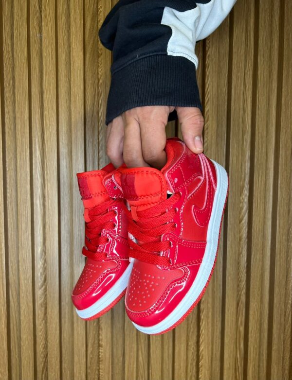 jordan retro 1 low charol sneakers
