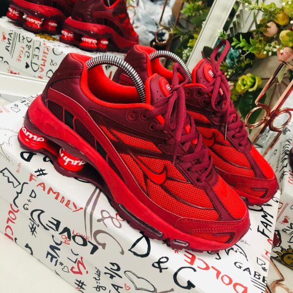 sneakers nike shox supreme 2025