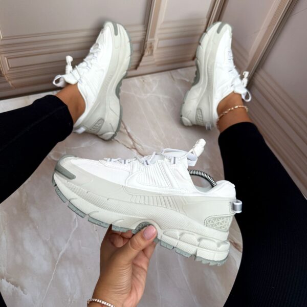 nike vomero roam sneakers - Image 5