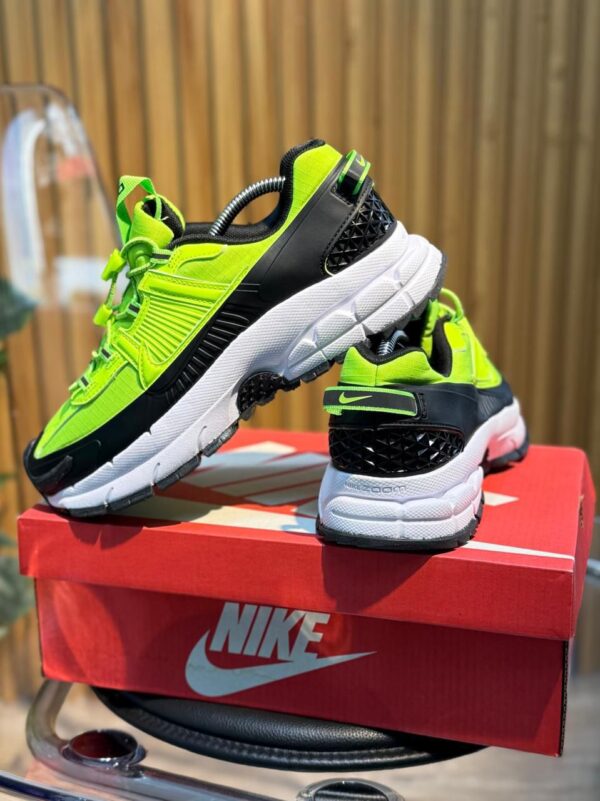 sneakers nike vomero roam