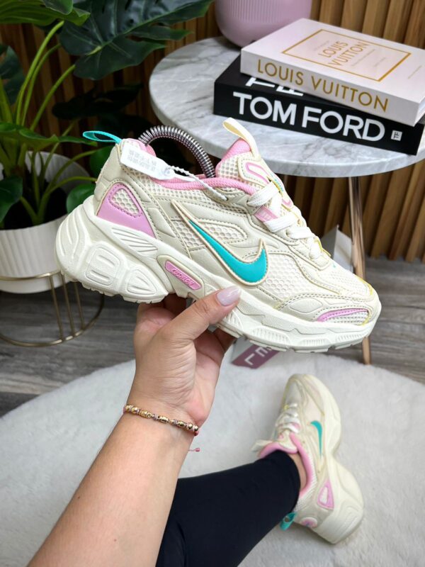 nike woman shoes v2k version 2025